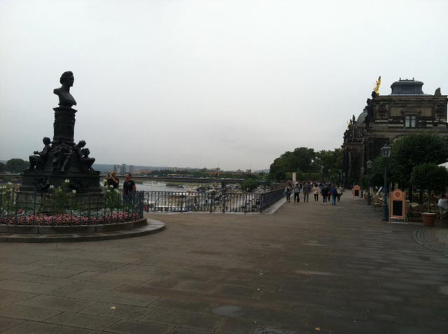 Elbe-riverfront-dresden